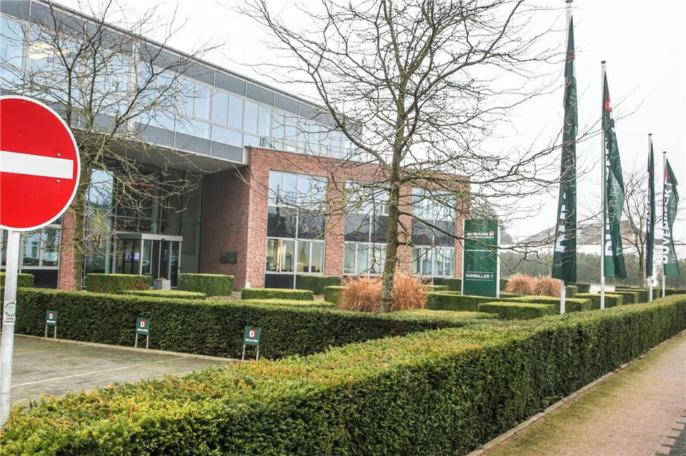 Unternehmen mit mehr als 6000 Mitarbeitern und 1800 Lastwagen: Die Firmenzentrale von Duvenbeck in der Bocholter Ruhrallee.