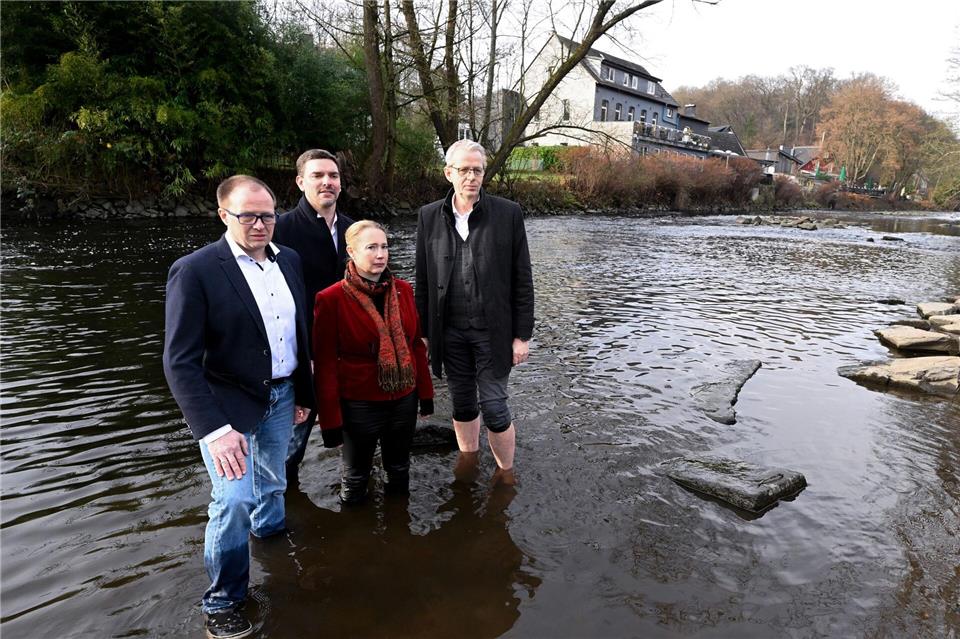 Unternehmer fordern mit dem Gang in die Wupper rasche Reformen von der PolitikRoberto Pfeil/dpa