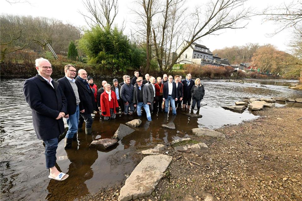 Unternehmer wollen mit einer symbolischen Aktion auf die „dramatische Lage der Industrie“ hinweisen. Roberto Pfeil/dpa