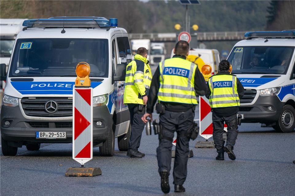 Wie eine Grenzregion mit verlängerten Kontrollen umgeht Unterstützung kommt von der mobilen Kontroll- und Überwachungseinheit der Bundespolizei Koblenz. (Archivbild)Harald Tittel/dpa