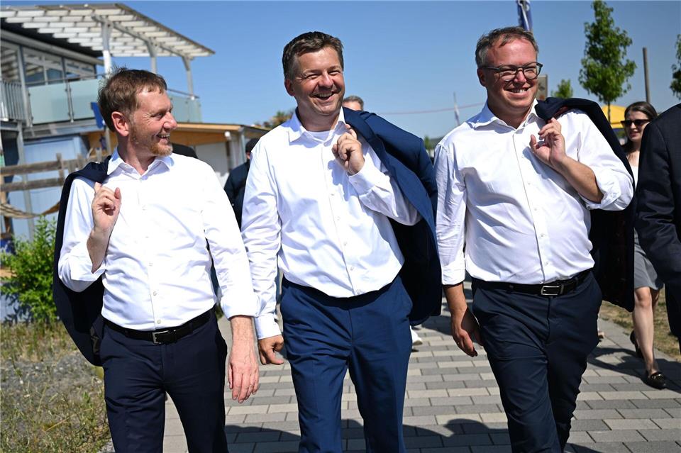 Unterstützung von den Amtskollegen der Nachbarbundesländer: Sven Schulze (CDU, Mitte) führt in Sachsen-Anhalt einen aufreibenden Wahlkampf.Hendrik Schmidt/dpa