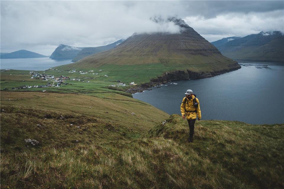 Unterwegs im Norden der Färöer: Auch auf der Insel Viðoy ist die Natur überwältigend.Roman Huber/@romempix/Faroephoto.com/dpa-tmn