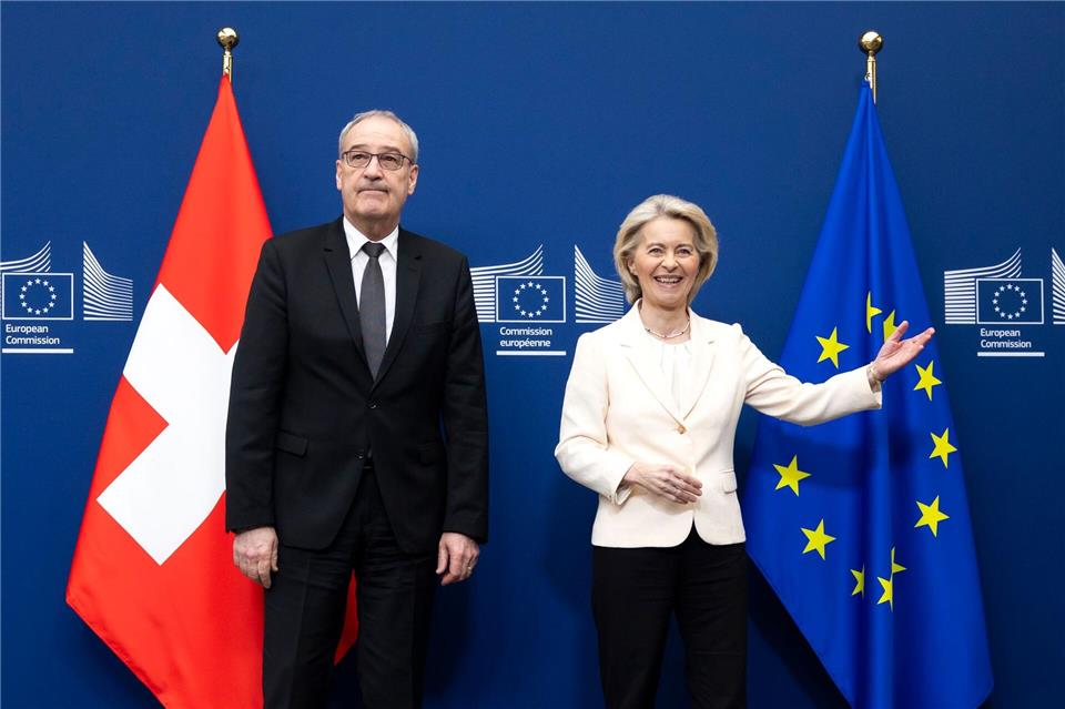 Unterzeichneten die Abkommen in Brüssel: EU-Kommissionspräsidentin Ursula von der Leyen und Guy Parmelin, Bundespräsident der Schweiz.Peter Klaunzer/KEYSTONE/dpa