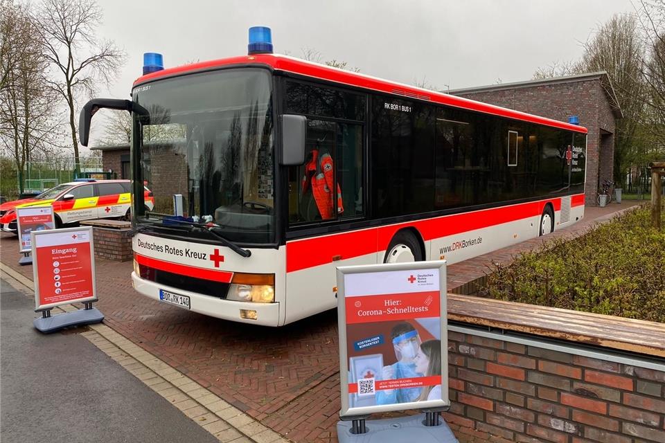 Unverkennbar: der DRK-Coronatest-Bus