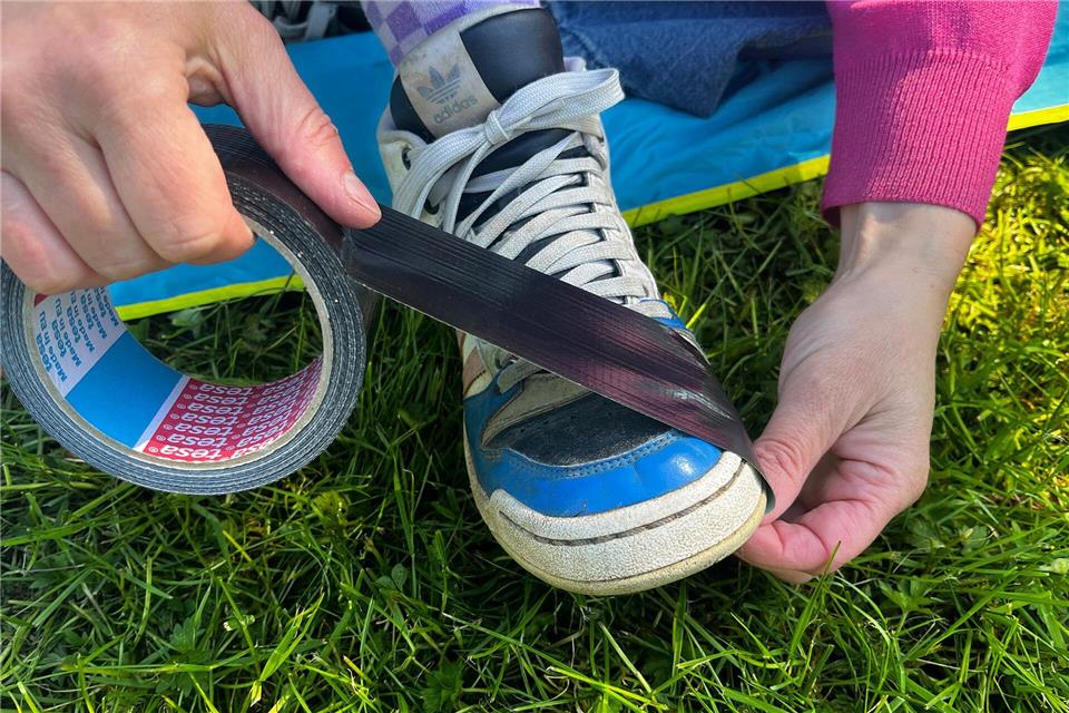 Unverzichtbar für ein Festival-Wochenende: Gaffatape repariert Zelte, Schuhe oder Campingstühle.DIY Academy/dpa-tmn