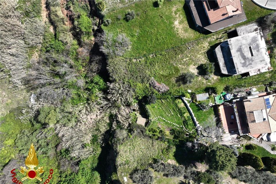 Unwetter mit heftigen Regenfällen haben die Erde Anfang der Woche in Süditalien wieder in Bewegung gesetzt.-/Vigili Del Fuoco/dpa