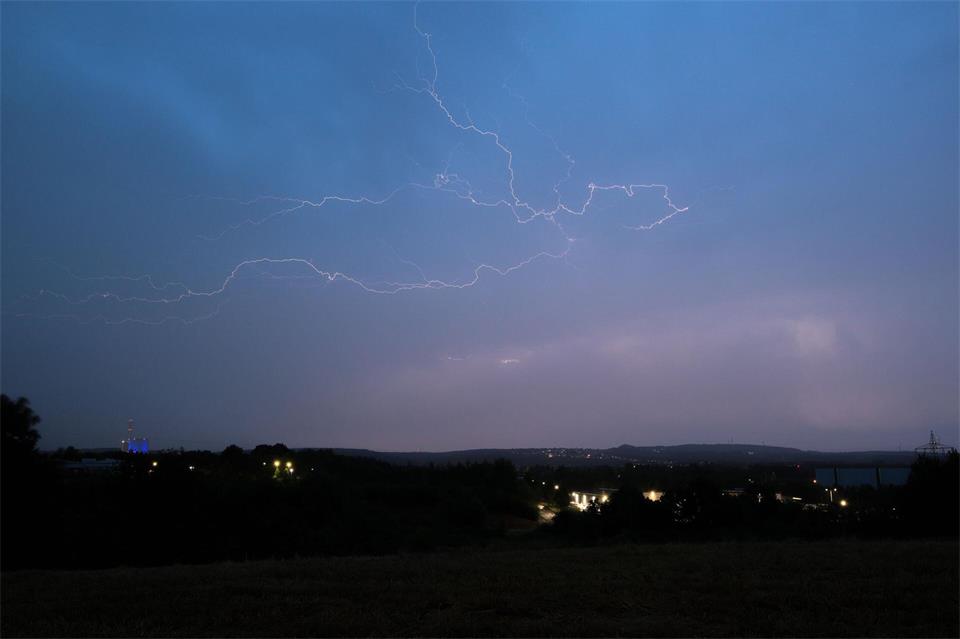 Unwetter sorgte 2025 im Saarland für rund 13.000 Versicherungsschäden. (Symbolbild)Alexander Wolf/onw-images/dpa