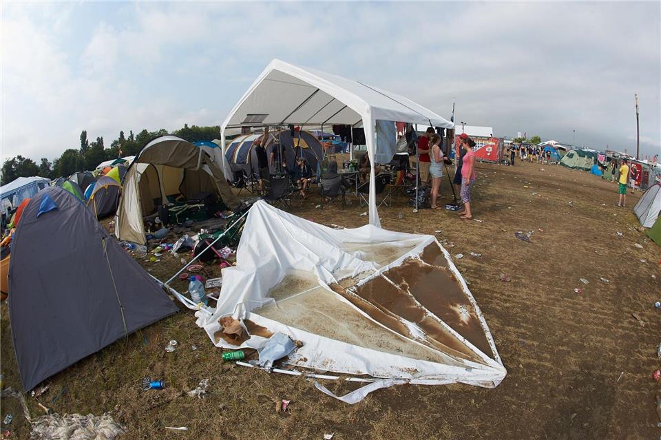 Unwetter zerstörte 2015 Zelte bei Rock am Ring. (Archivbild)picture alliance / dpa