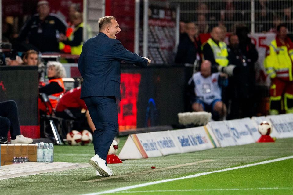 Unzufrieden an der Seitenlinie Union-Coach Mauro Lustrinelli. Julius Frick/dpa