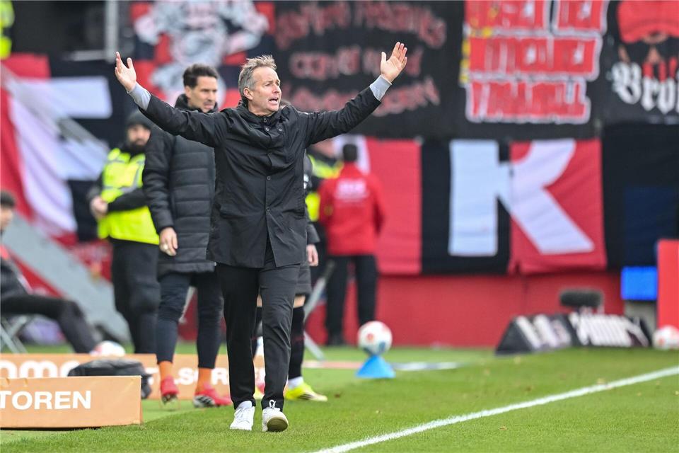 Unzufrieden mit dem Ausgang der Partie in Heidenheim: Bayer-Coach Hjulmand.Harry Langer/dpa