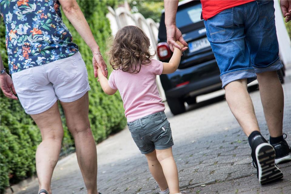 Unzumutbar viele Fahrten: Gericht muss Großeltern mit Sorgeaufgaben anhörenpicture alliance / dpa-tmn