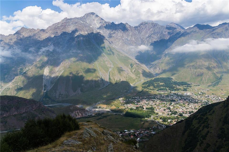 Urlauber müssen bei der Einreise nach Georgien ab dem 1. Januar 2026 eine Kranken- und Unfallversicherung nachweisen können.Philipp Laage/dpa-tmn