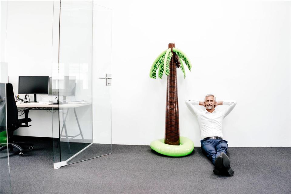 Urlaubsplanung: Fairness entsteht durch klare Kriterien und offene Absprachen.Kniel Synnatzschke/Westend61/dpa-tmn