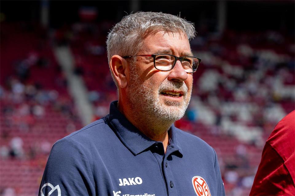Urs Fischer geht in seine erste volle Saison als Trainer von Mainz 05.Torsten Silz/dpa