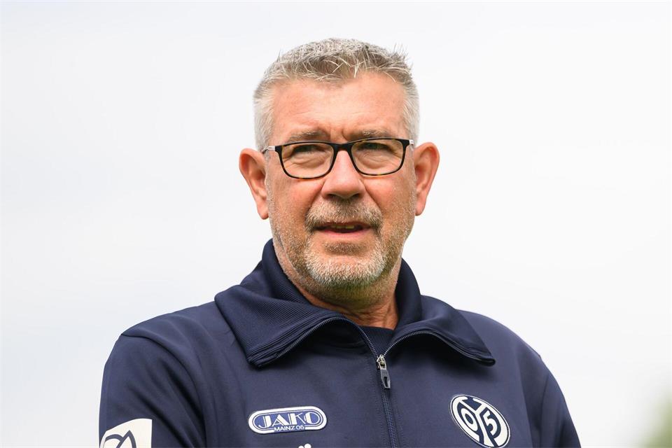 Urs Fischer und der FSV starten gegen Paderborn. (Archivbild)Robert Michael/dpa