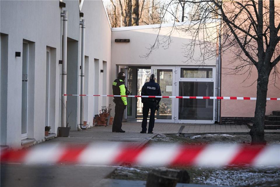 Ursache des Unfalls war vermutlich eine schwere Terrassentür. Britta Pedersen/dpa