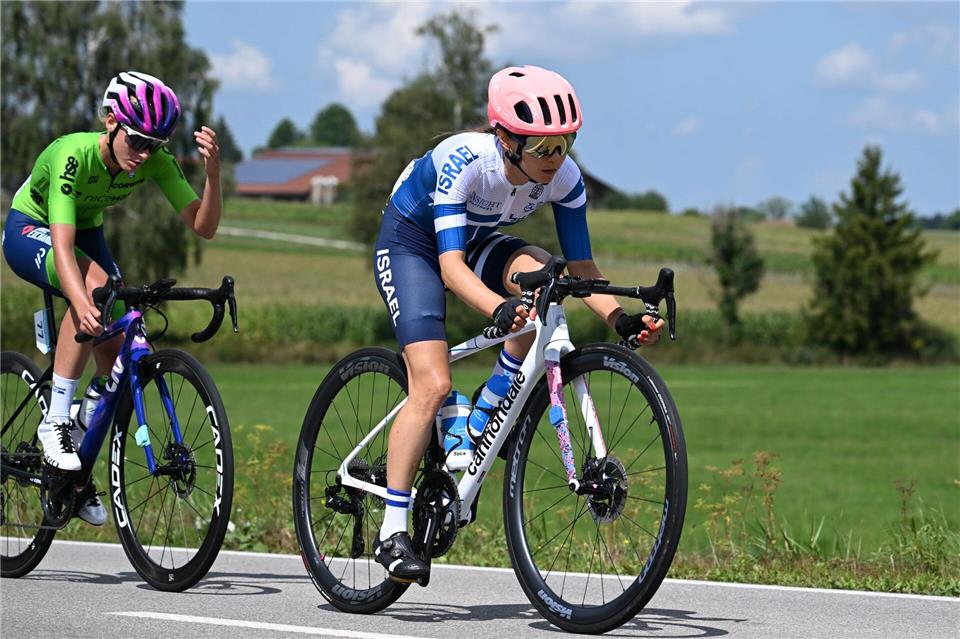 Urska Zigart (l) im Trikot von Slowenien.Marius Becker/dpa-Pool/dpa