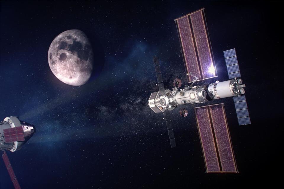 Ursprünglich sah das Projekt auch einen Außenposten am Mond namens „Lunar Gateway“ vor - hier eine grafische Darstellung.Alberto Bertolin/Nasa/dpa