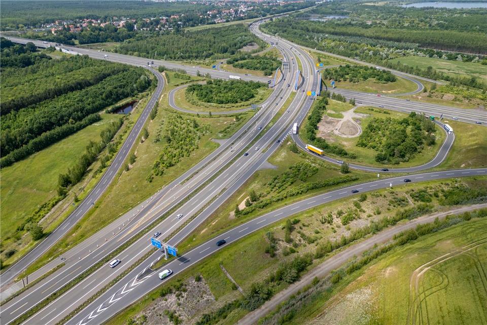 Ursprünglich sollte die Autobahn zur Fußball-WM 2006 fertig sein.Jan Woitas/dpa