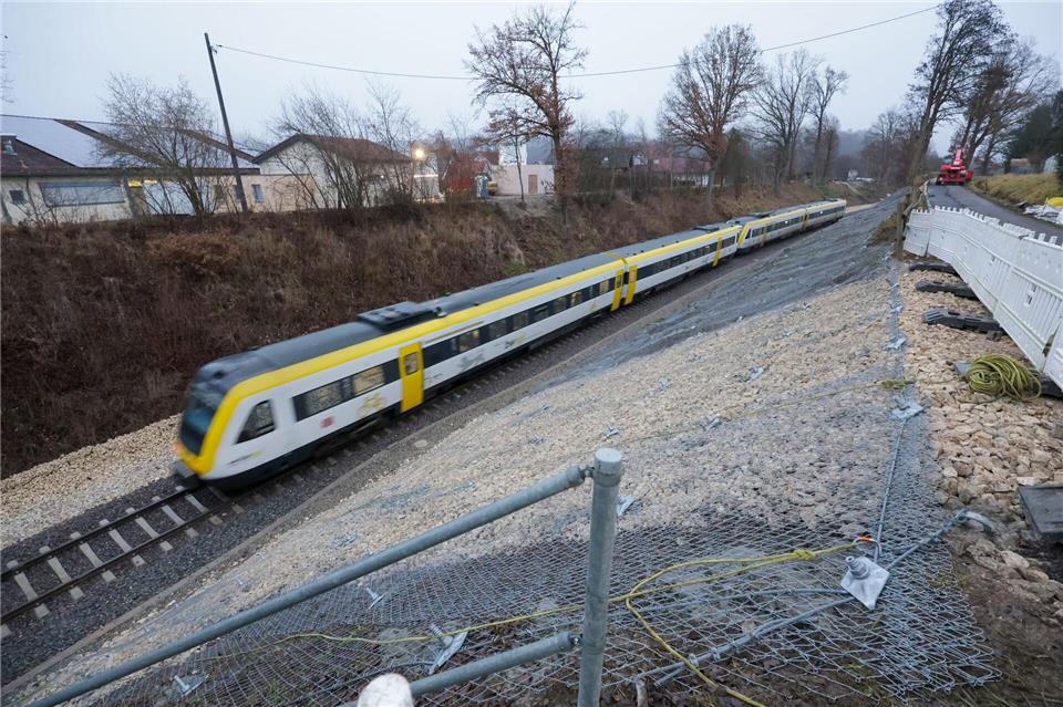 Ursprünglich sollten die Züge zum Ende der Herbstferien mit Schulstart am 3. November wieder fahren.Thomas Warnack/dpa