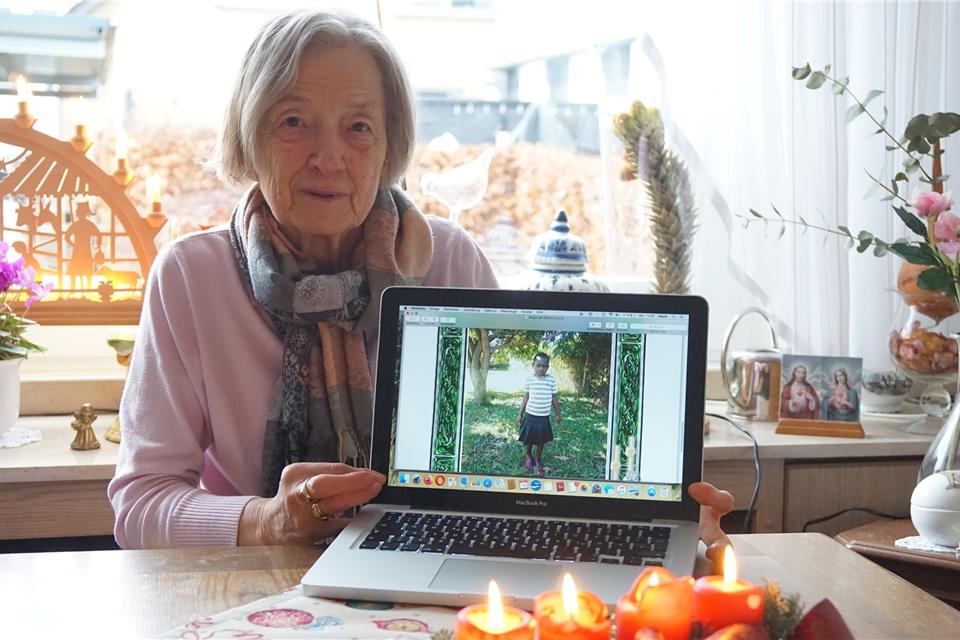 Ursula Eink, Vorsitzende der Kumi-Freunde, bedankt sich für die vielen Spenden, die den Menschen in Uganda schon geholfen haben, und sammelt nun weiter für eine Herz-OP der kleinen Anayo Susan.