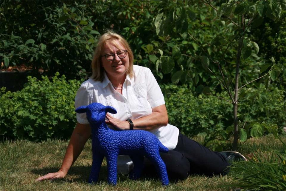 Ursula Weiß hat eine Patenschaft für das Friedenslamm übernommen.