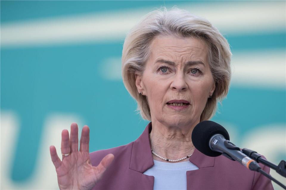 Ursula von der Leyen warnt vor einer verfrühten Lockerung der Iran-Sanktionen.Michael Kappeler/dpa
