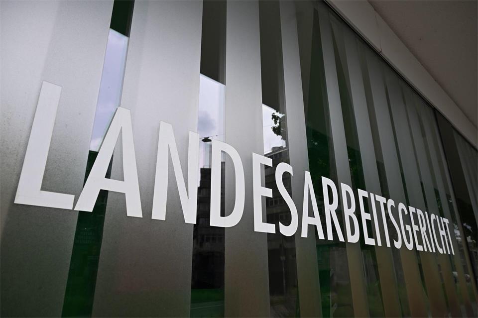 Urteil des Landesarbeitsgerichts zu Lohnunterschieden bei Daimler Truck. (Archivbild)Bernd Weißbrod/dpa