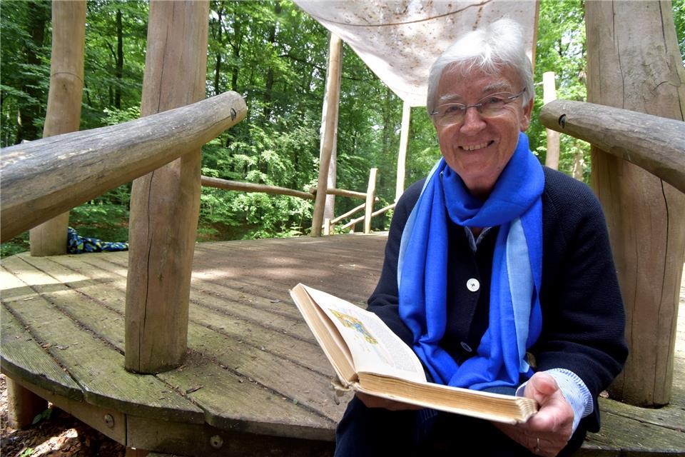 Uschi Großewilde (72) aus Raesfeld ist Märchenerzählerin. 