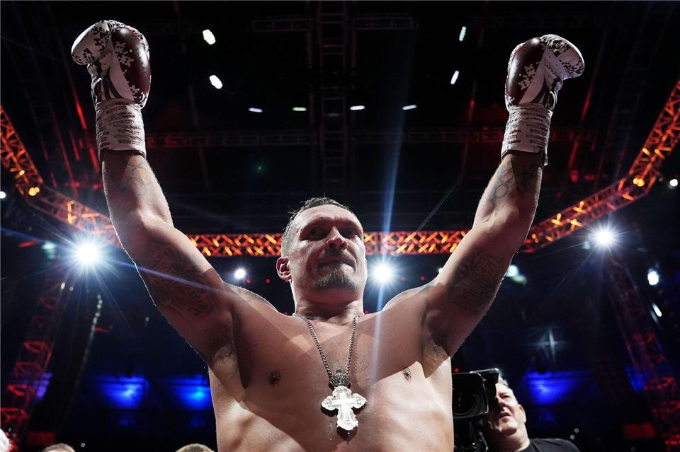 Usyk wird als „Legende“ seines Sports gefeiert.Bradley Collyer/PA Wire/dpa