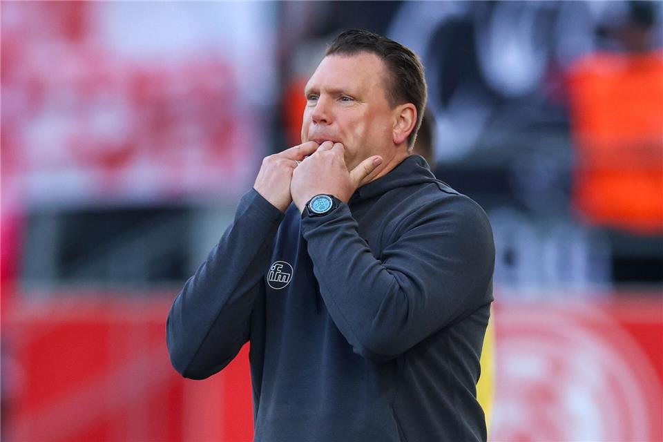 Uwe Koschinat hat sich zur Relegation geäußert. (Archivbild)Christoph Reichwein/dpa