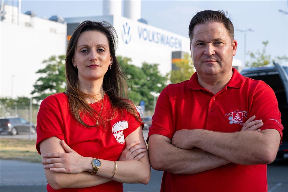 Sachsens VW-Betriebsratschef tritt zurück Uwe Kunstmann (r), Vorsitzender des Betriebsrats im Zwickauer VW-Fahrzeugwerk, und seine Stellvertreterin, Kristin Oder, haben in dieser Woche beide ihren Rücktritt erklärt. (Archivbild)Hendrik Schmidt/dpa