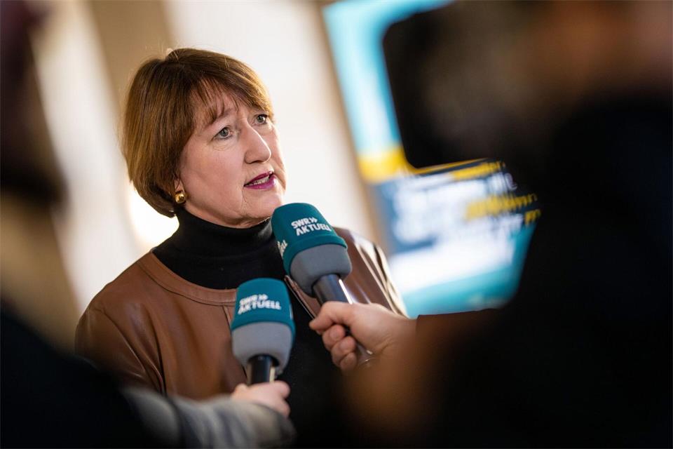 VDA-Präsidentin Müller: „Der Nachholbedarf ist immens“. (Archivbild)Christoph Schmidt/dpa