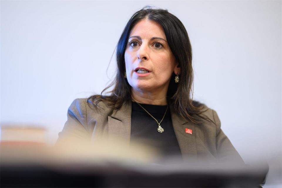 VW-Betriebsratschefin Cavallo wirft Döllner „aktive Wahlkampfhilfe“ vor. (Archivbild)Julian Stratenschulte/dpa