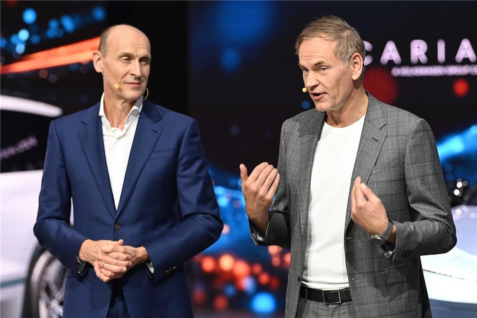 VW-China-Vorstand Ralf Brandstätter (l.) und Konzernchef Oliver Blume wollen in China wieder zulegen. (Archivfoto)Johannes Neudecker/dpa