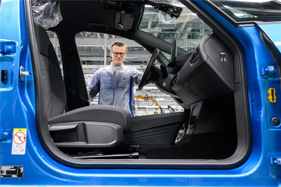 VW Sachsen-Chef Danny Auerswald hofft auf eine rasche Einigung im Tarifkonflikt noch vor Weihnachten. Hendrik Schmidt/dpa