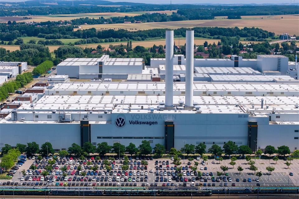 VW-Werk in Zwickau: Der Konzern steht vor richtungsweisenden Zeiten. (Archivbild)Jan Woitas/dpa
