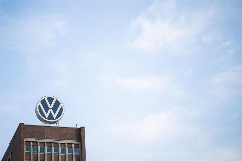 VW steht vor tiefgreifenden Veränderungen. (Symbolbild)Julian Stratenschulte/dpa