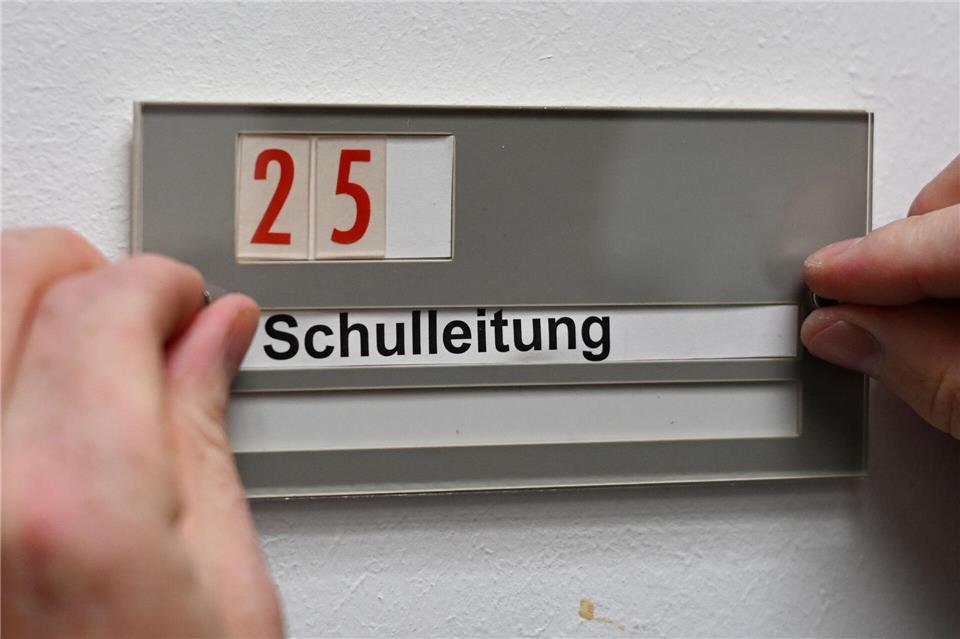 Vakante Posten in der Schulleitung finden teils kaum Interesse bei Bewerberinnen und Bewerbern. (Symbolbild)Arne Dedert/dpa