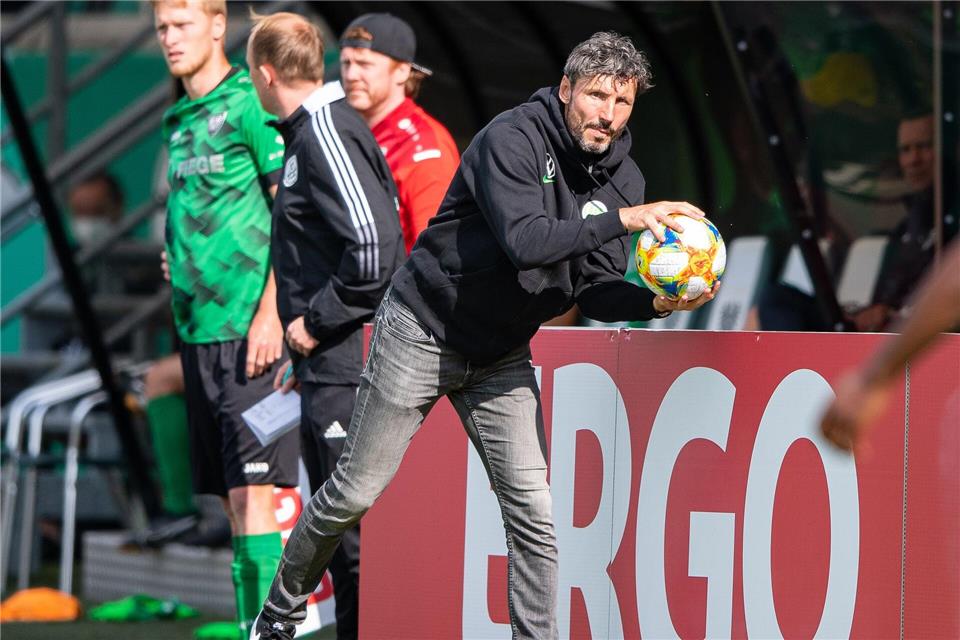 Van Bommels Wechselfehler kostete Wolfsburg die Pokalsaison. (Archivbild)Guido Kirchner/dpa