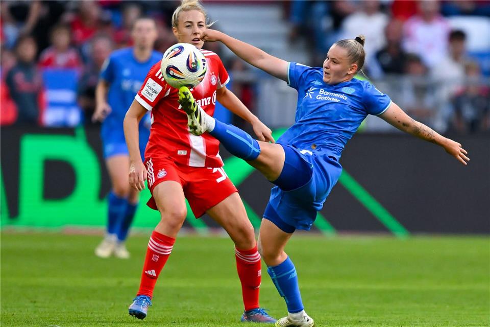 Vanessa Fudalla (r), hier im Spiel im September gegen den FC Bayern, traf gegen ihren ehemaligen Verein. (Archivbild)Sven Hoppe/dpa