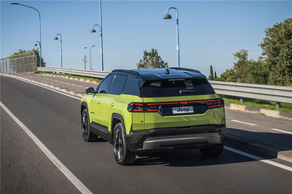 Variantenreich in die Zukunft: Vom Compass bringt Jeep Versionen mit Verbrenner und Plug-in-Hybrid sowie reine E-Versionen.Jeep/Stellantis/dpa-tmn