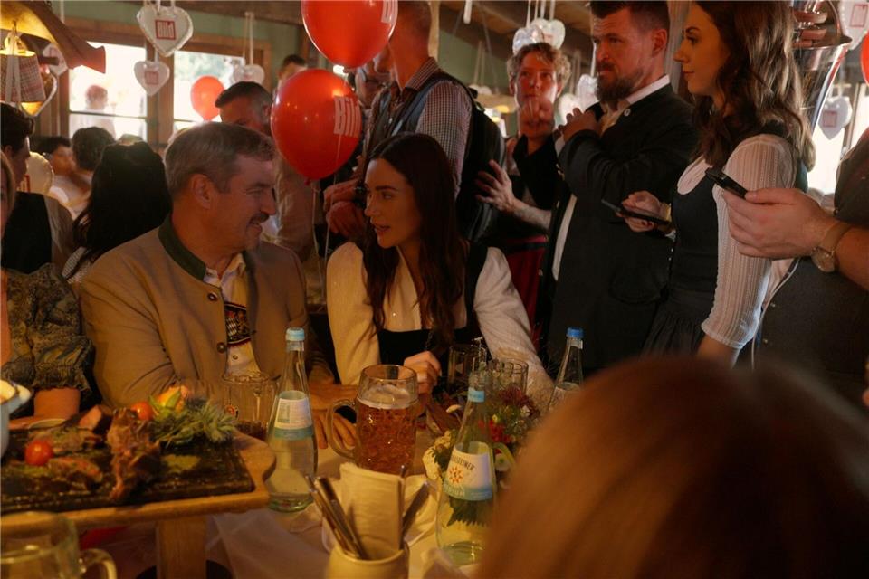 Vater und Tochter gemeinsam auf der Wiesn.Joyn/dpa