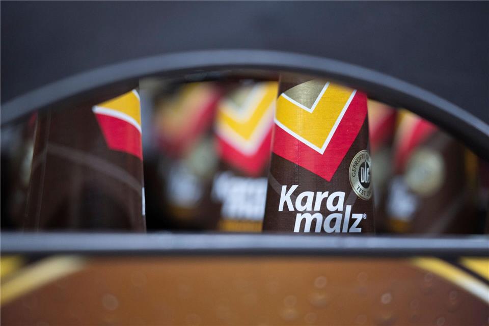 Veltins hat die Marke Karamalz übernommen und stellt den Malzdrink in der eigenen Brauerei im Hichsauerlandkreis her. Marijan Murat/dpa