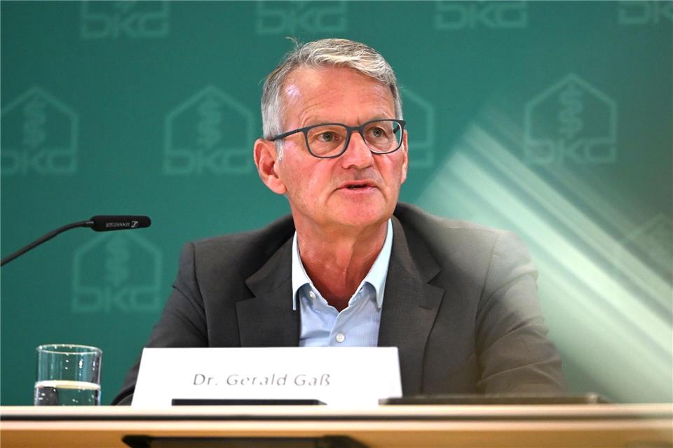 Ventilatoren und verdunkelnde Vorhänge als Standard in vielen Häusern reichten künftig nicht mehr aus, sagt Gaß, Chef der Deutschen Krankenhausgesellschaft. (Archivbild)Markus Lenhardt/dpa