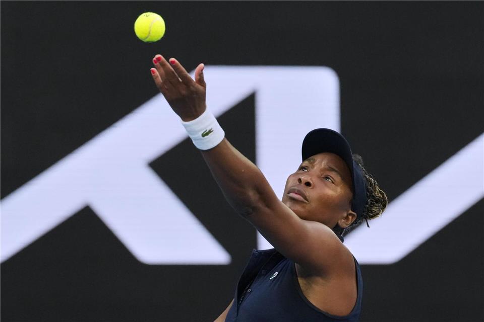 Venus Williams hat in Melbourne trotz einer starken Leistung das Weiterkommen verpasst.Aaron Favila/AP/dpa