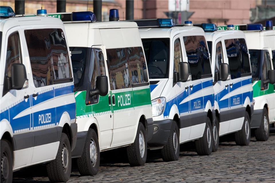 Veränderungen der Sicherheitslage ändern auch die Arbeit der Polizei. (Archivbild) Friso Gentsch/dpa