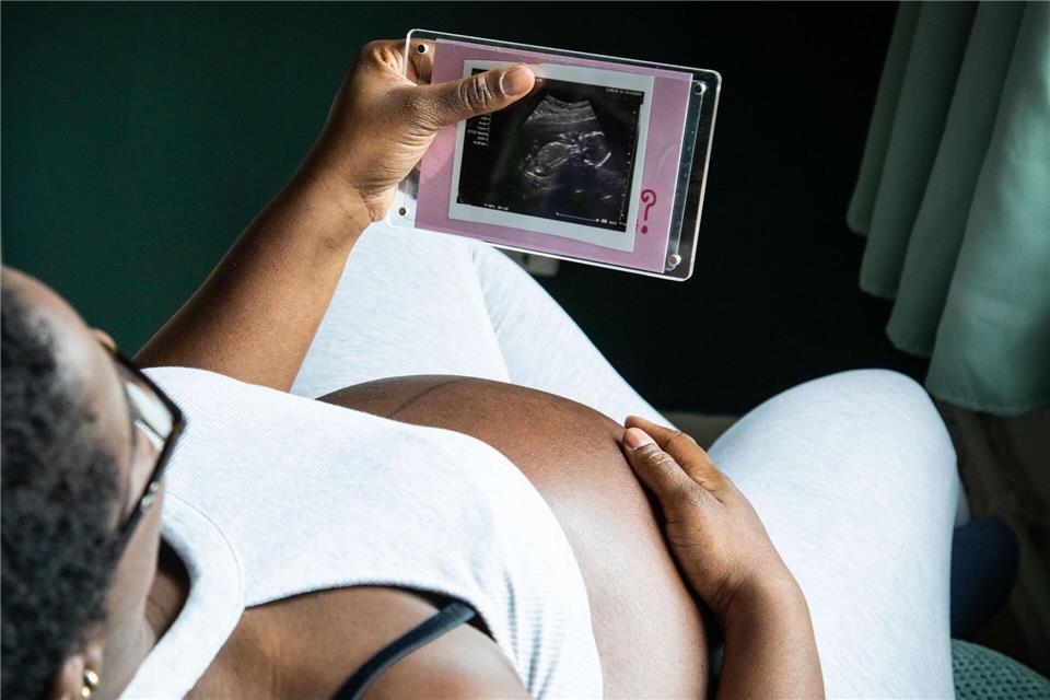 Verbindung zum Baby: Ultraschall-Untersuchungen geben den werdenden Eltern das Gefühl, ihren Nachwuchs besser kennenzulernen. picture alliance / dpa-tmn