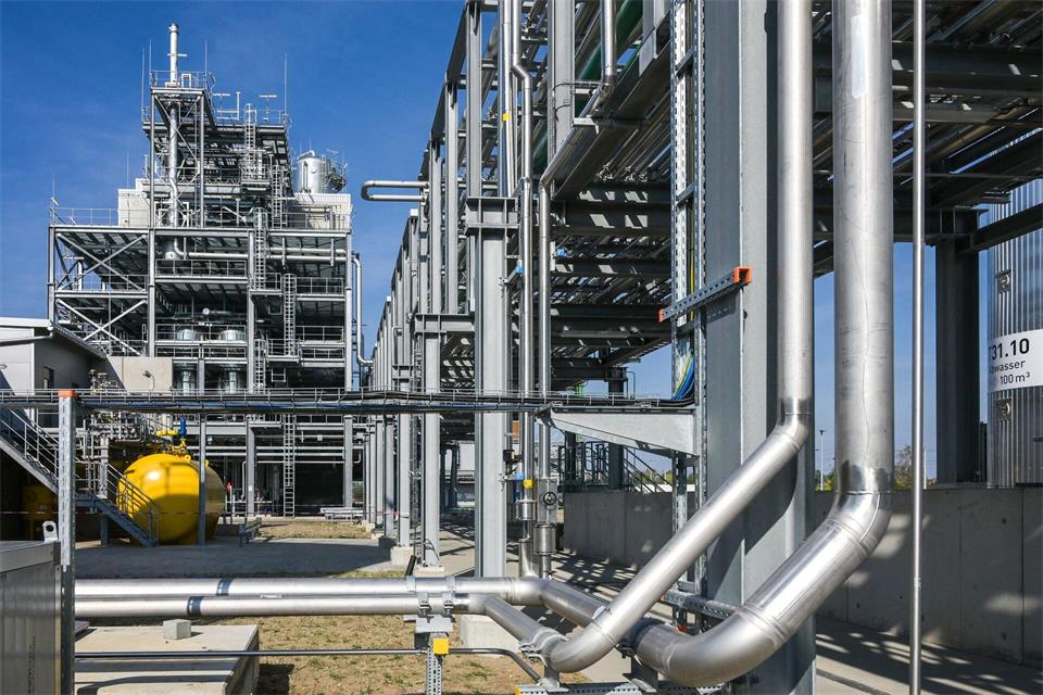 Verbio hat knapp 100 Millionen Euro in die Anlage für biobasierte Chemikalien investiert.Heiko Rebsch/dpa