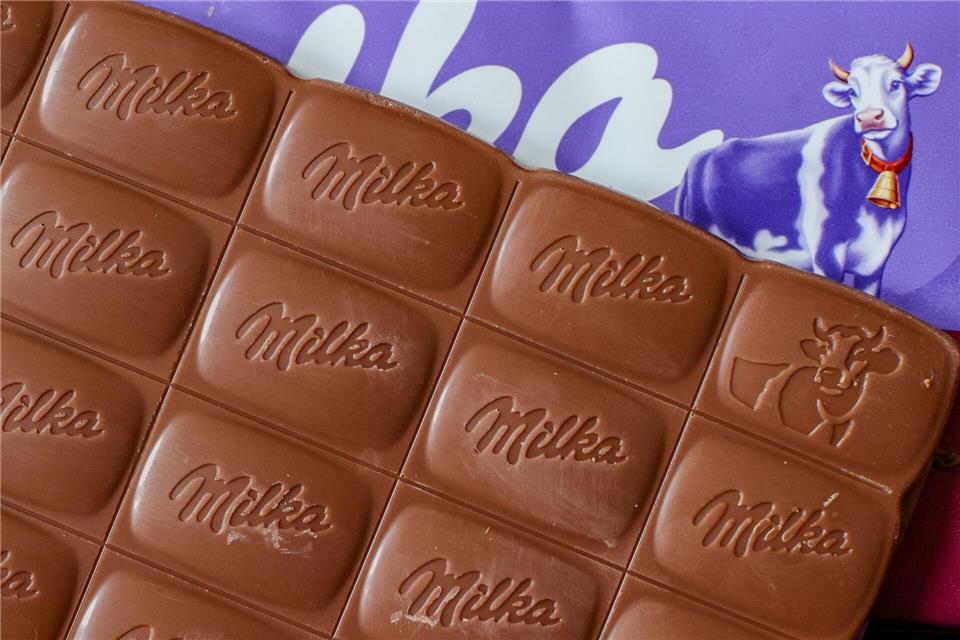 Verbraucherschützer klagen gegen die kleinere Packung von Milka-Schokolade. (Archivbild)Jan Woitas/dpa